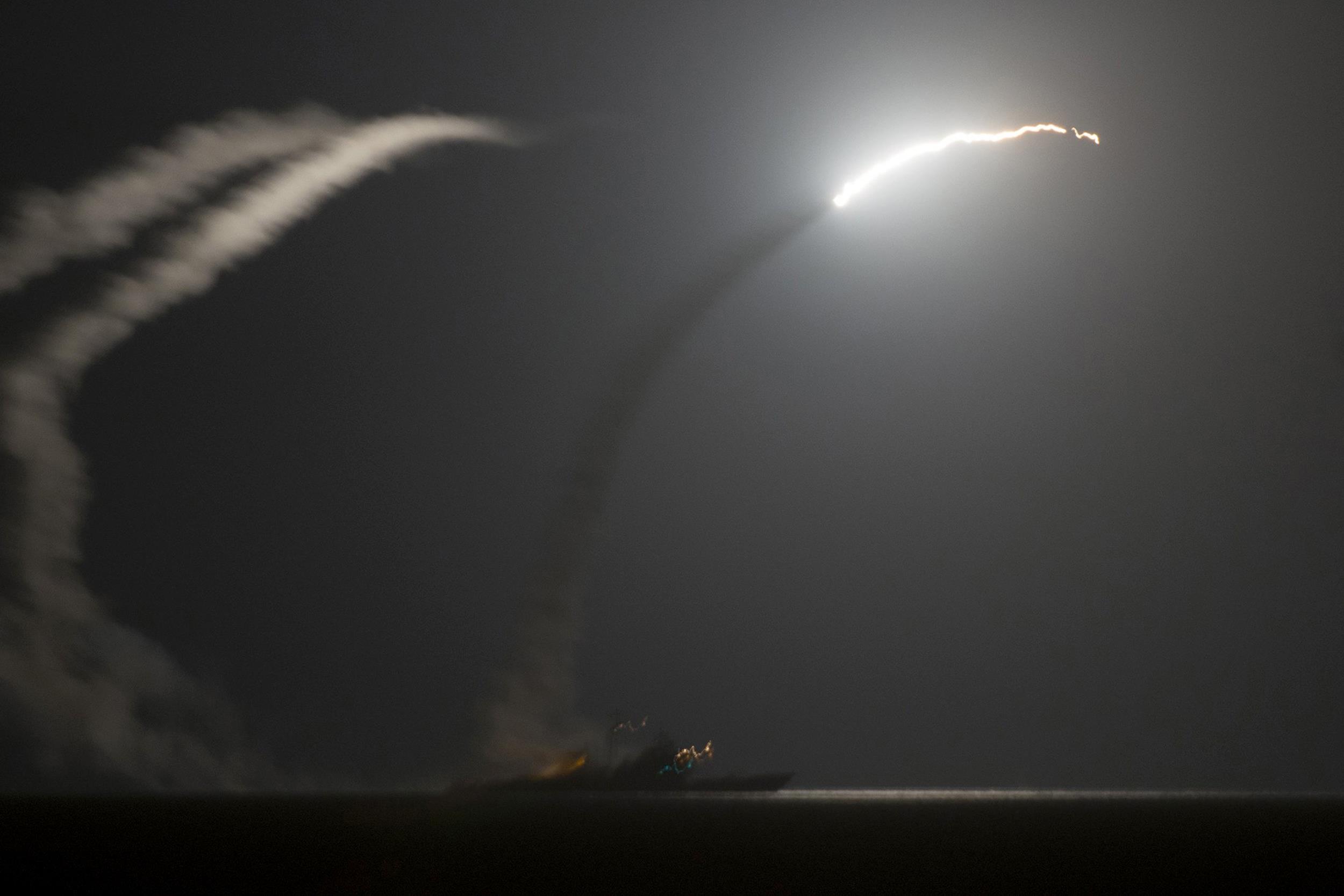 Tomahawk_Missile_fired_from_US_Destroyers