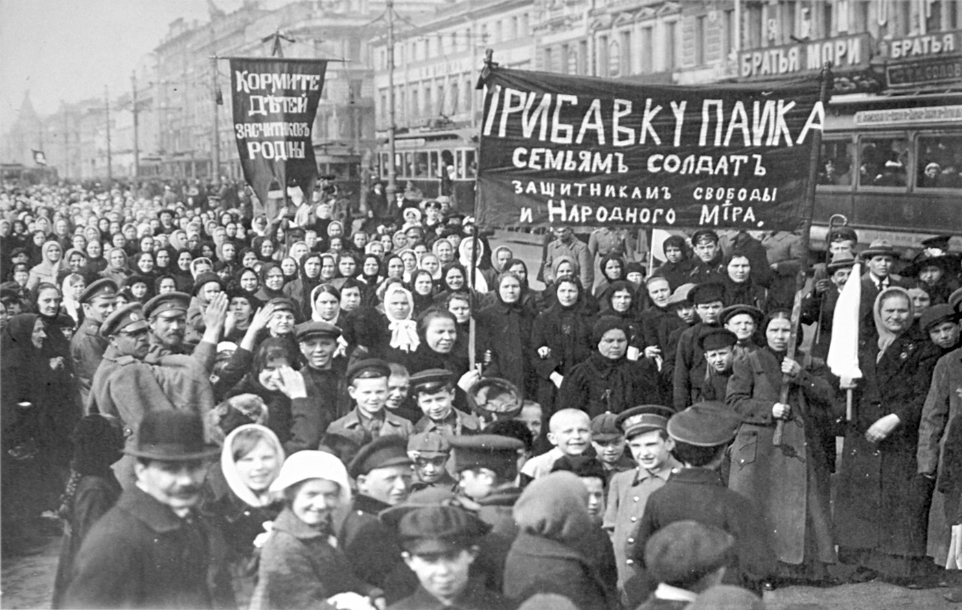 Ruská revoluce roku 1917 I: válka, únorové povstání a dubnové teze