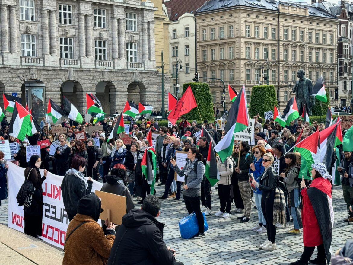 Více jak 600 lidí pochodovalo Prahou za příměří v Gaze
